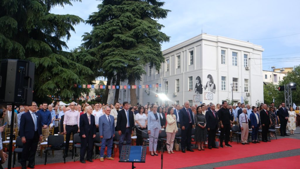Foto gjatë ceremonisë së 100 vjetorit të Shkollës Teknike të Tiranës.